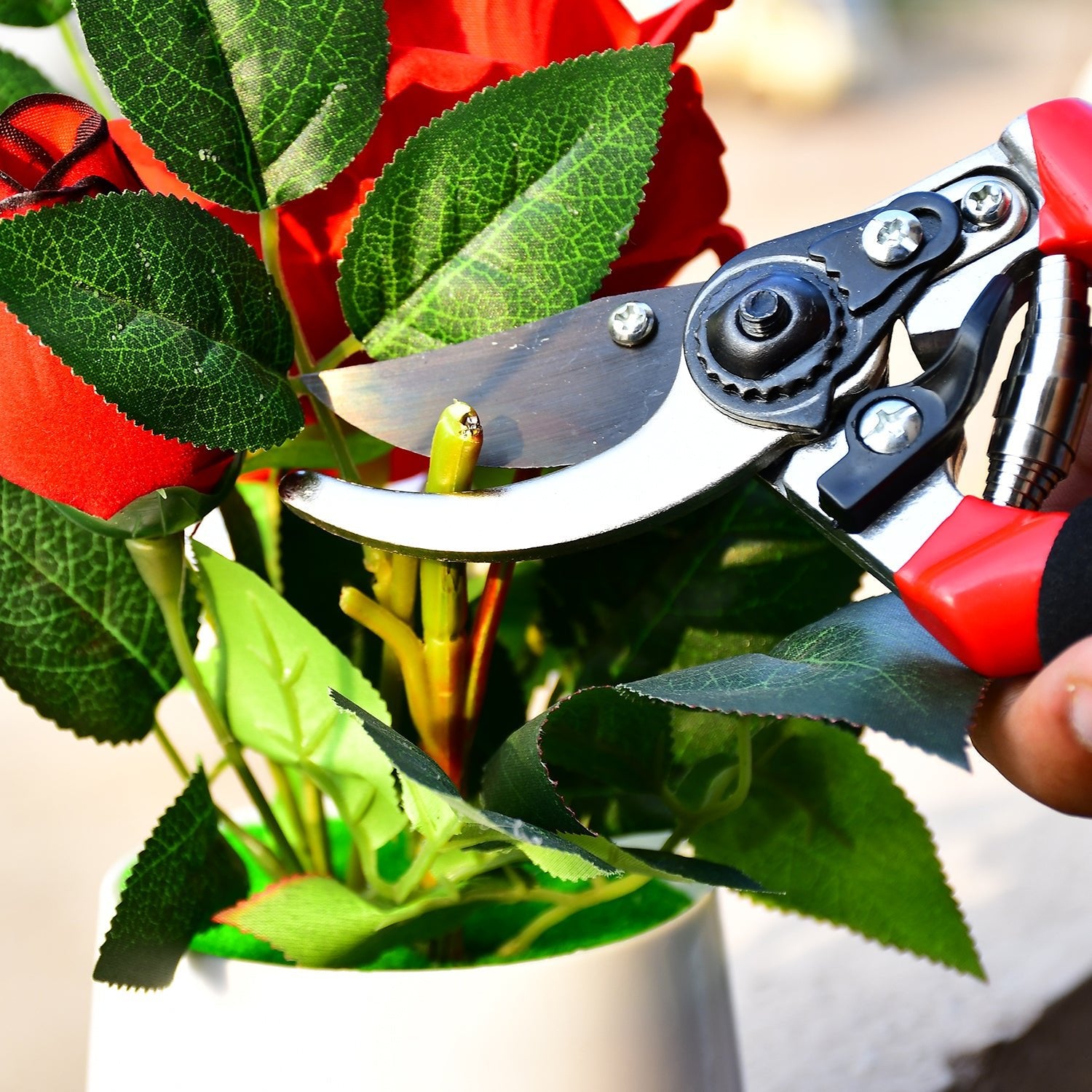Wukusy sharp garden cutter for flowers trimming green stems with red handle