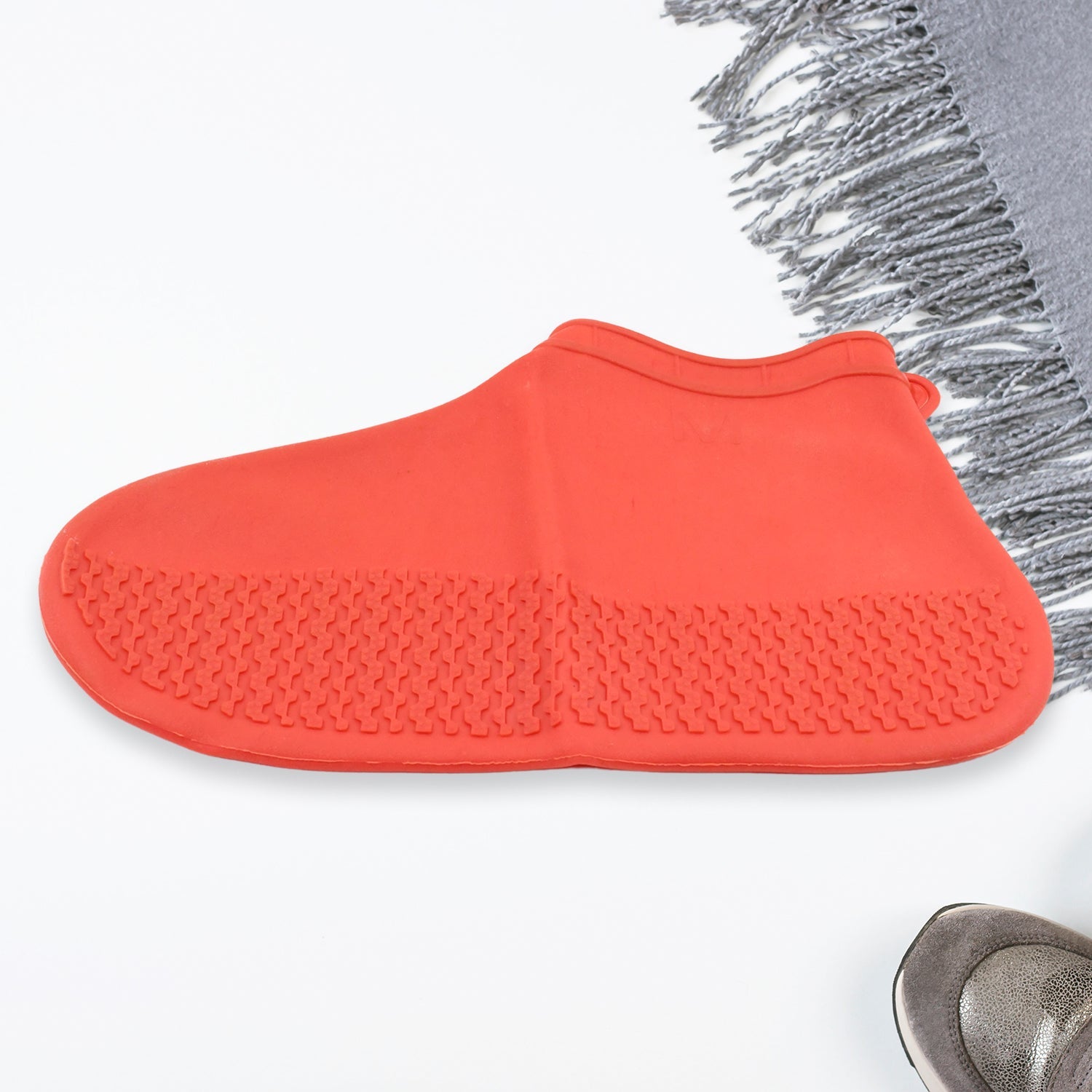 Wukusy red silicone shoe covers waterproof with textured sole for home improvement protection